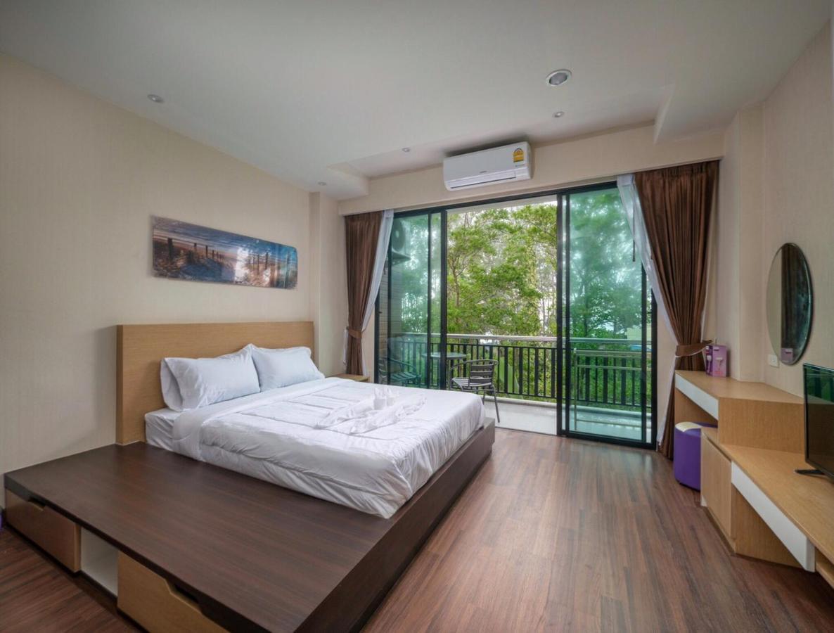 Naithon Beachfront Condotel Eksteriør billede